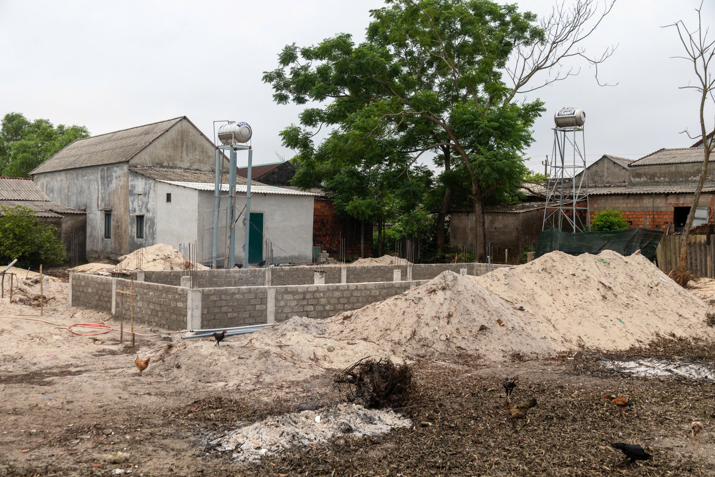 Một hộ gia đình ở Mỹ Thủy, Hải An xây nhà không phép vừa hoàn thiện phần móng