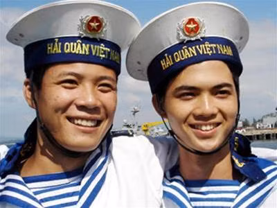 Nụ cười lính trẻ. Ảnh Tiền Phong