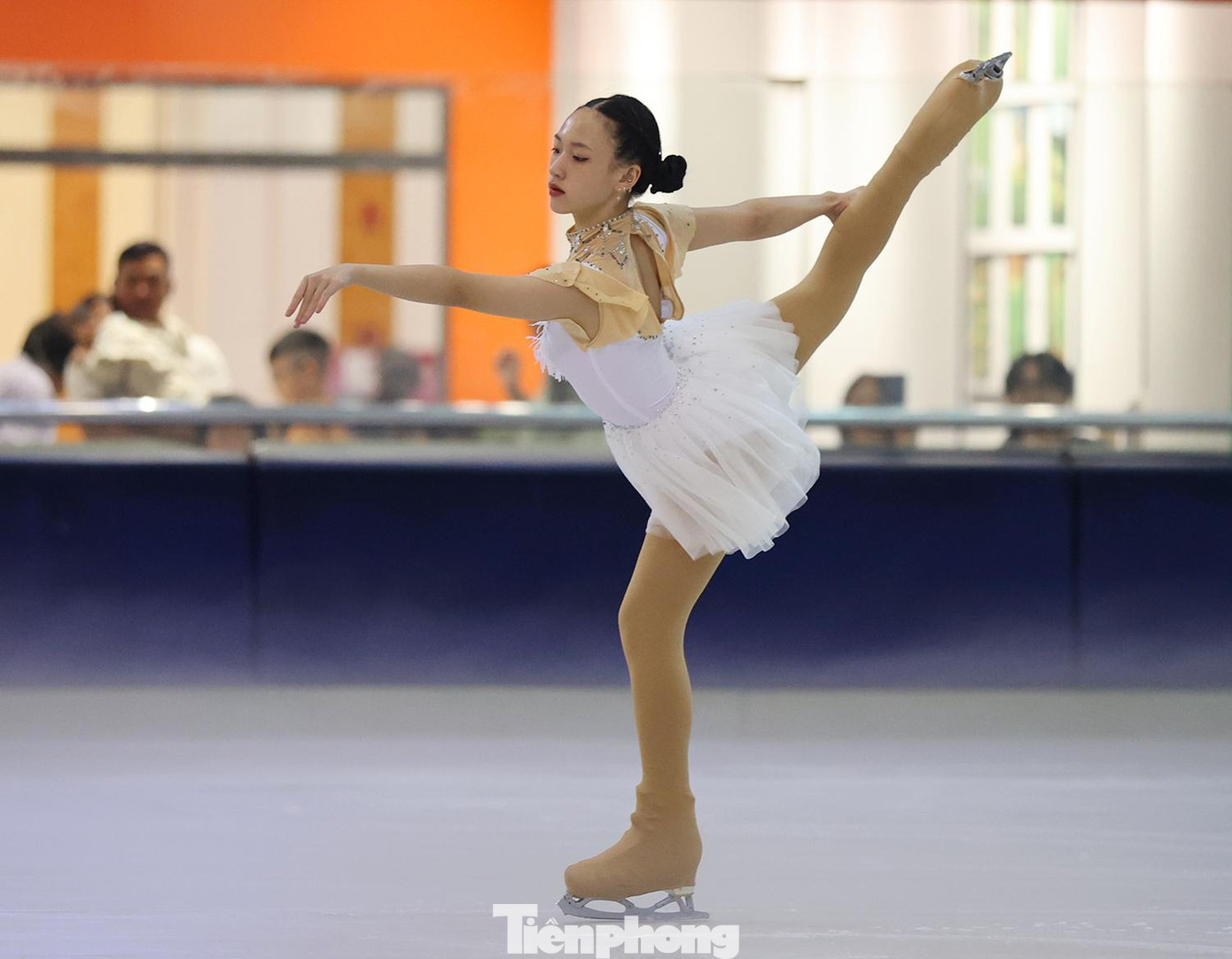 Nguyễn Linh Chi trong bài thi Advanced Novice Nữ