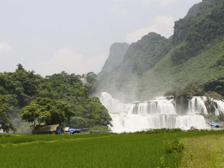 Toàn cảnh thác Bản Giốc