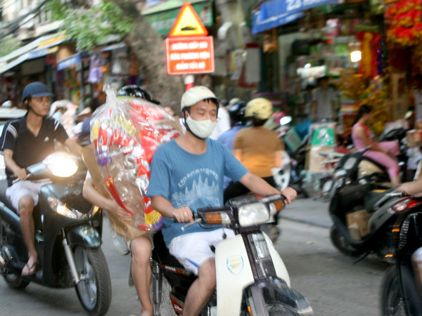 Nhộn nhịp tại phố Hàng Mã