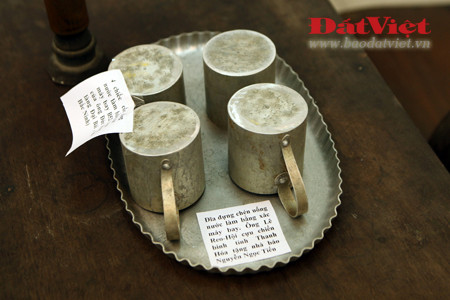 Bộ cốc được làm từ xác máy bay, do ông Lê Reo, cựu chiến binh tỉnh Thanh Hóa chế tác