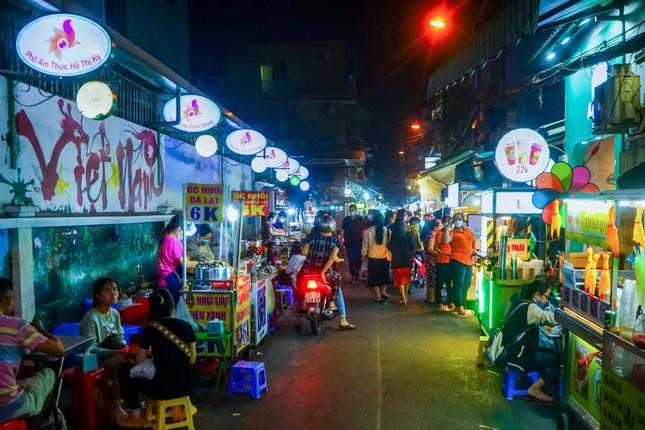Một khu phố ẩm thực ở quận 10, TPHCM. Ảnh: Hồng Nguyễn Một khu phố ẩm thực ở quận 10, TPHCM. Ảnh: Hồng Nguyễn