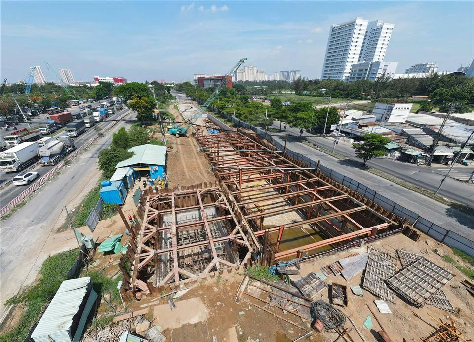 Đồng thời, tạo ra sự thông thoáng cho con đường huyết mạch kết nối khu trung tâm TPHCM với huyện Nhà Bè và cảng Hiệp Phước. Đồng thời, tạo ra sự thông thoáng cho con đường huyết mạch kết nối khu trung tâm TPHCM với huyện Nhà Bè và cảng Hiệp Phước.