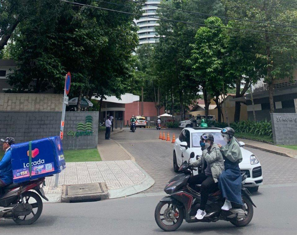 Lối vào chung cư nơi xảy ra vụ việc.