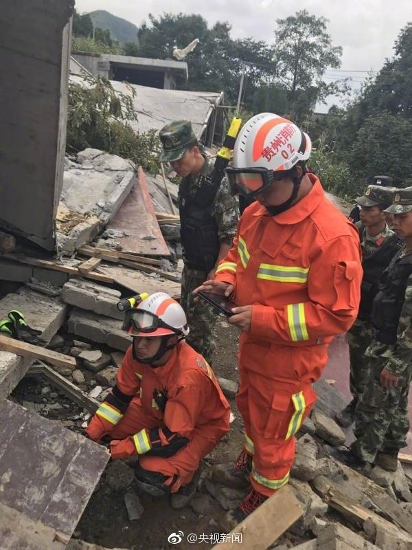 Lở đất chôn vùi hàng chục gia đình, 27 người chết và mất tích ảnh 4