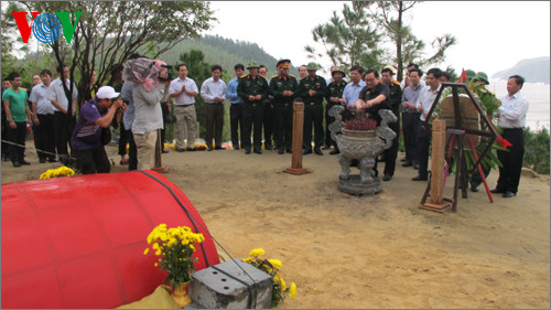 Phó Thủ tướng Hoàng Trung Hải viếng mộ Đại tướng Võ Nguyên Giáp. Phó Thủ tướng Hoàng Trung Hải viếng mộ Đại tướng Võ Nguyên Giáp
