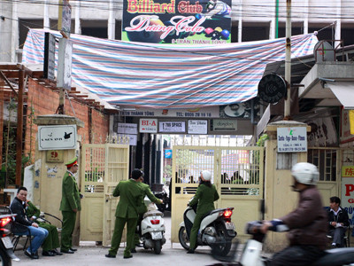 Hàng chục công an được điều động để bảo vệ hiện trường