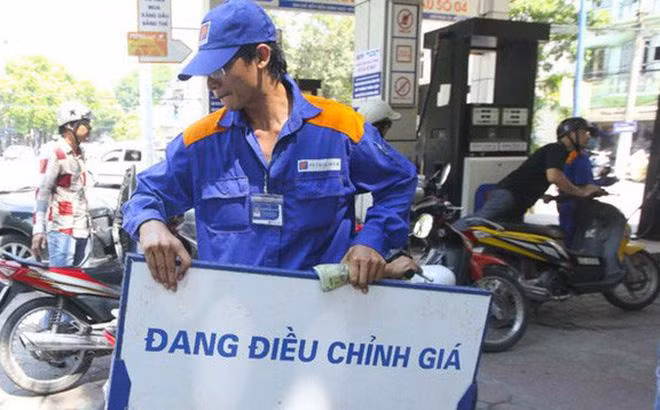 Nếu không trích quỹ bình ổn, giá xăng dầu có giảm tiếp vào ngày 1/8. ảnh minh hoạ