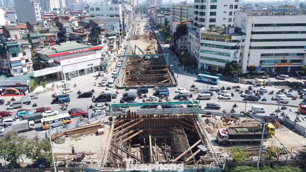 Hiện trạng thi công hầm chui vượt đường Giải Phóng trong ngày 30/10.