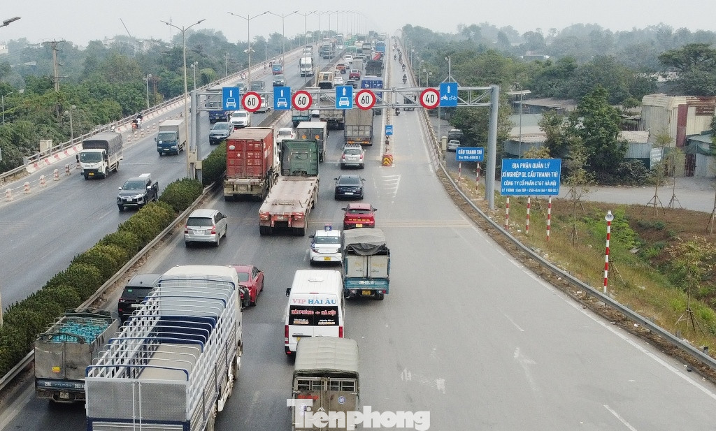 Qua tìm hiểu PV Tiền Phong được biết, việc lắp hệ thống loa phát thanh trên cầu Thanh Trì nằm trong một dự án cải tạo, chỉnh trang hệ thống hạ tầng và biển báo để đảm bảo trật tự, ATGT, giảm ùn tắc trên cầu.