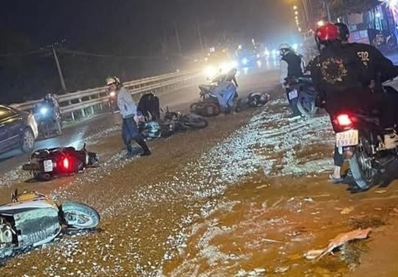 QL1A có lưu lượng người và phương tiện tham gia giao thông đông cả ngày và đêm, công trường sửa chữa đường tại đoạn qua Thường Tín hiện như cái bẫy với người tham gia giao thông