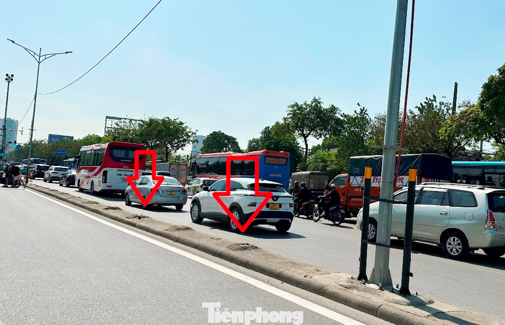 Tuy việc cải tạo, sửa chữa được yêu cầu chỉ làm về đêm, nhưng do hàng rào và công trường vẫn nằm và bị quây rào trên đường nên giao thông trên các tuyến phố thi công sửa chữa đã xảy ra ùn tắc.