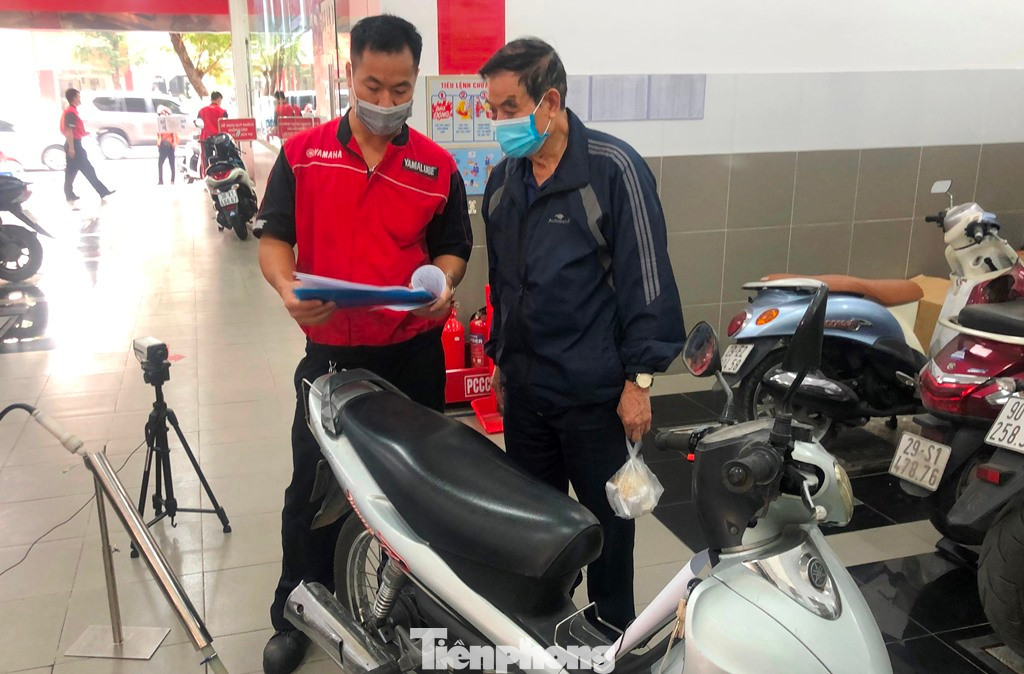 Hà Nội thực hiện đo để kiểm soát khí thải xe máy vào năm 2022 và theo đơn vị thực hiện là Sở TN&amp;MT có hơn 90% người dân được lấy ý kiến đồng tình với việc này. Ảnh: T. Đảng.