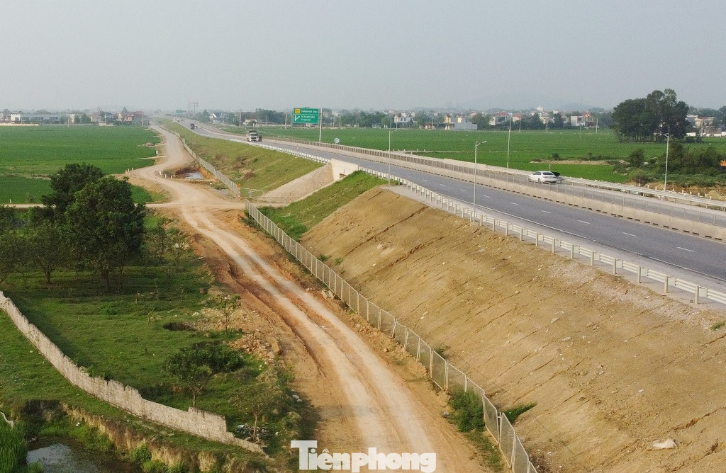 Đây cũng là dự án trạm dừng nghỉ “kép”, mỗi chiều đường phía đối diện nhau có 1 trạm dừng nghỉ, tổng diện tích xây dựng mỗi trạm là 3 ha.