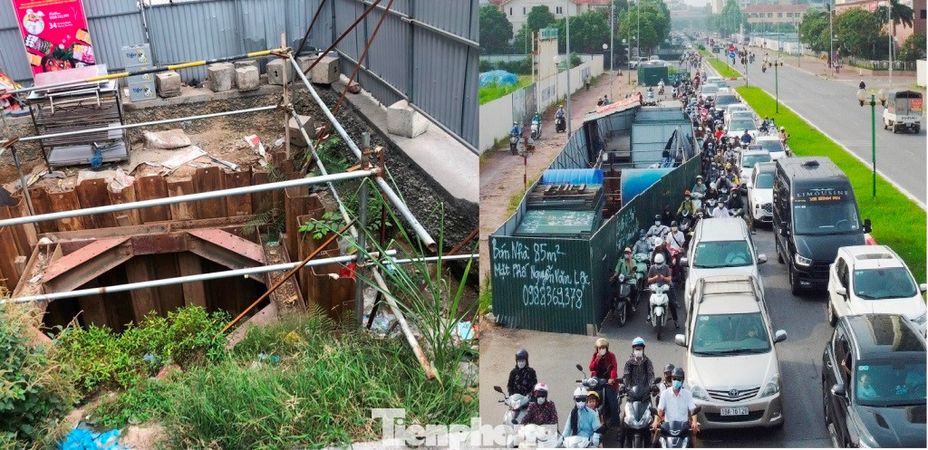 Đây là những hàng rào thi công được dựng từ năm 2022 và thường xuyên gây ùn tắc giao thông thời gian qua. Do thời gian dài không có hoạt động nên bên trong những hàng rào này mọc đầy cỏ dại. Đây là những hàng rào thi công được dựng từ năm 2022 và thường xuyên gây ùn tắc giao thông thời gian qua. Do thời gian dài không có hoạt động nên bên trong những hàng rào này mọc đầy cỏ dại.