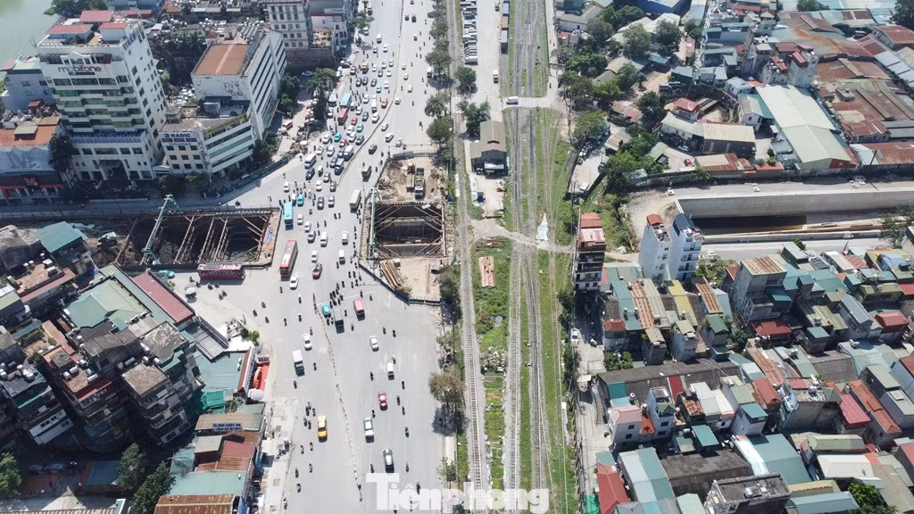 Hình hài hầm chui Vành đai 2,5 qua nút giao Giải Phóng sau hơn 2 năm thi công. Dự kiến dự án sẽ hoàn thành vào năm 2025.