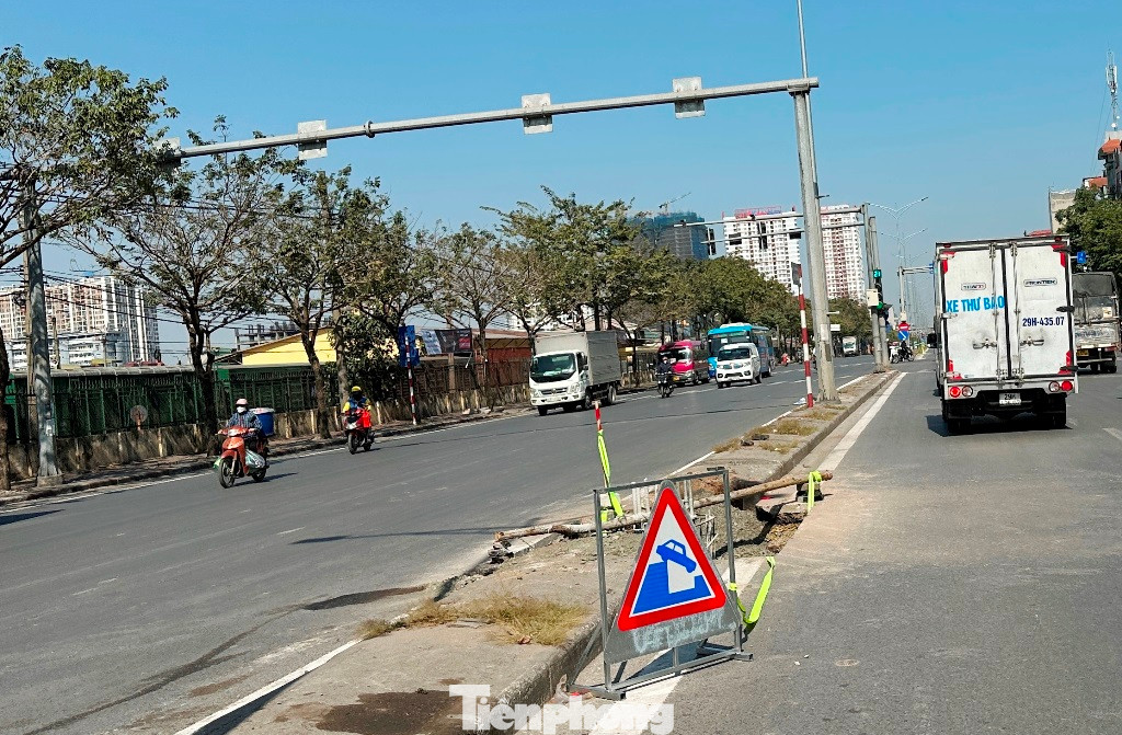 Với tuyến đường Giải Phóng, việc sửa chữa, cải tạo sẽ là thay hàng rào sắt, làm lại dải phân cách giữa và cắm biển tổ chức lại giao thông.
