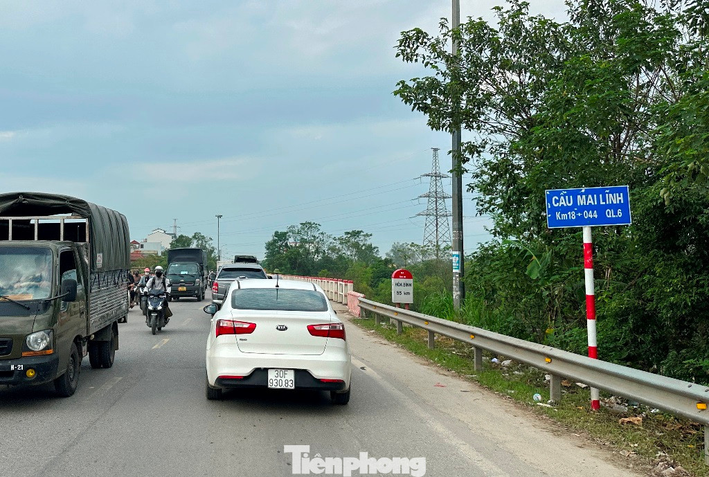 Dự án thứ 3, là dự án mở rộng QL6. Đây là cửa ngõ duy nhất vào nội thành Hà Nội chưa được đầu tư, mở rộng, nên sau khi được HĐND TP Hà Nội đồng ý ưu tiên ưu tiên 8,1 nghìn tỷ đồng ngân sách, tháng 12/2022 dự án mở rộng QL6 đã được khởi công.