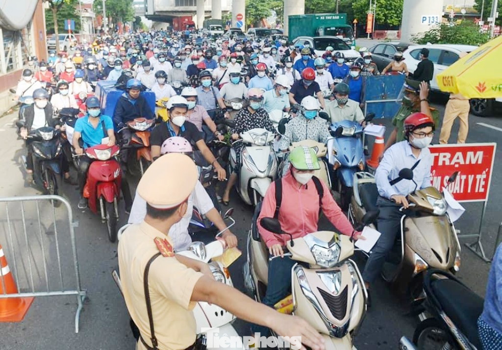 Thành phố Hà Nội sẽ thực hiện nghiêm việc xử lý, kiểm tra kiến thức luật giao thông với lái xe bị trừ hết điểm bằng lái.