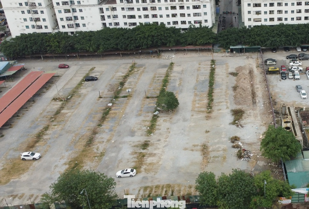 Đại diện UBND phường Hoàng Liệt cho biết, tại các vị trí vốn lâu nay là bãi xe không phép sẽ được xây dựng một trường Tiểu học với các dãy nhà từ 1 đến 4 tầng với diện tích sàn xây dựng là hơn 10.100 m2; Trường mầm non với các dãy nhà từ 1 đến 3 tầng với diện tích sàn xây dựng là hơn 5.000 m2. Đại diện UBND phường Hoàng Liệt cho biết, tại các vị trí vốn lâu nay là bãi xe không phép sẽ được xây dựng một trường Tiểu học với các dãy nhà từ 1 đến 4 tầng với diện tích sàn xây dựng là hơn 10.100 m2; Trường mầm non với các dãy nhà từ 1 đến 3 tầng với diện tích sàn xây dựng là hơn 5.000 m2.