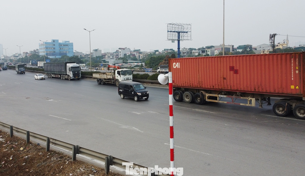 Nhiều ý kiến của chuyên gia cũng cho rằng, xe đi lên cầu chủ yếu là ô tô, mà đã ngồi trên ô tô đều có kính cách âm, sẽ không nghe được hoặc bị hạn chế nghe âm thanh từ bên ngoài... Do vậy cần nghiên cứu và đánh giá kỹ việc lắp thiết bị âm thanh có công suất lớn trên đường đô thị.