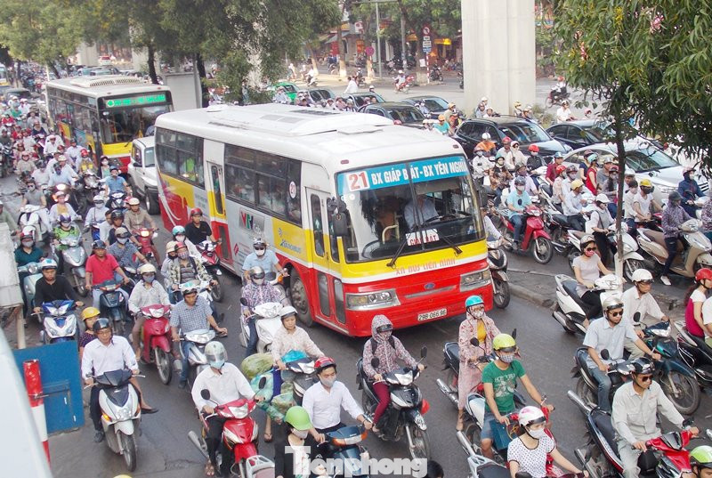 Xe buýt, xe ô tô chạy dầu và xe máy cũ sẽ bị cấm sử dụng trong vùng phát thải thấp.