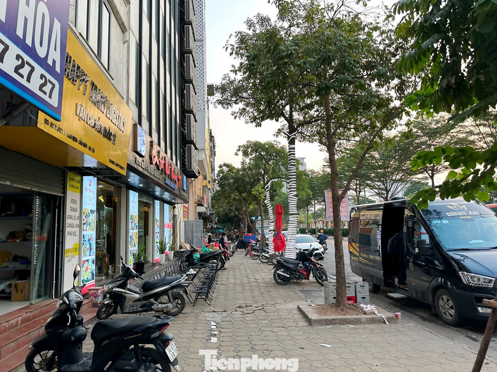 Số 92 là văn phòng và nơi dừng đỗ, hoạt động của nhà xe Bình An. Số 92 là văn phòng và nơi dừng đỗ, hoạt động của nhà xe Bình An.