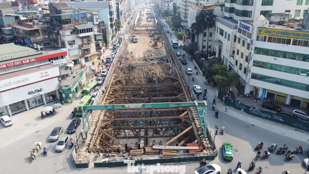 Nhằm hoàn thiện đường Vành đai 2,5 và tránh xung đột giao thông khi tuyến đường giao cắt với QL1 (đường Giải Phóng), tháng 10/2022, UBND thành phố Hà Nội đã khởi công dự án hầm chui tại nút giao Giải Phóng - Kim Đồng.