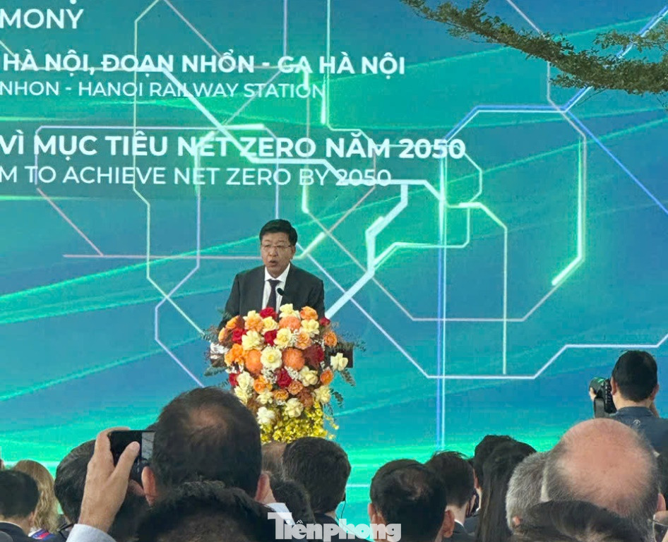Phó Chủ tịch UBND thành phố Hà Nội Dương Đức Tuấn phát biểu tại buổi lễ sáng nay. Ảnh: T.Đảng Phó Chủ tịch UBND thành phố Hà Nội Dương Đức Tuấn phát biểu tại buổi lễ sáng nay. Ảnh: T.Đảng