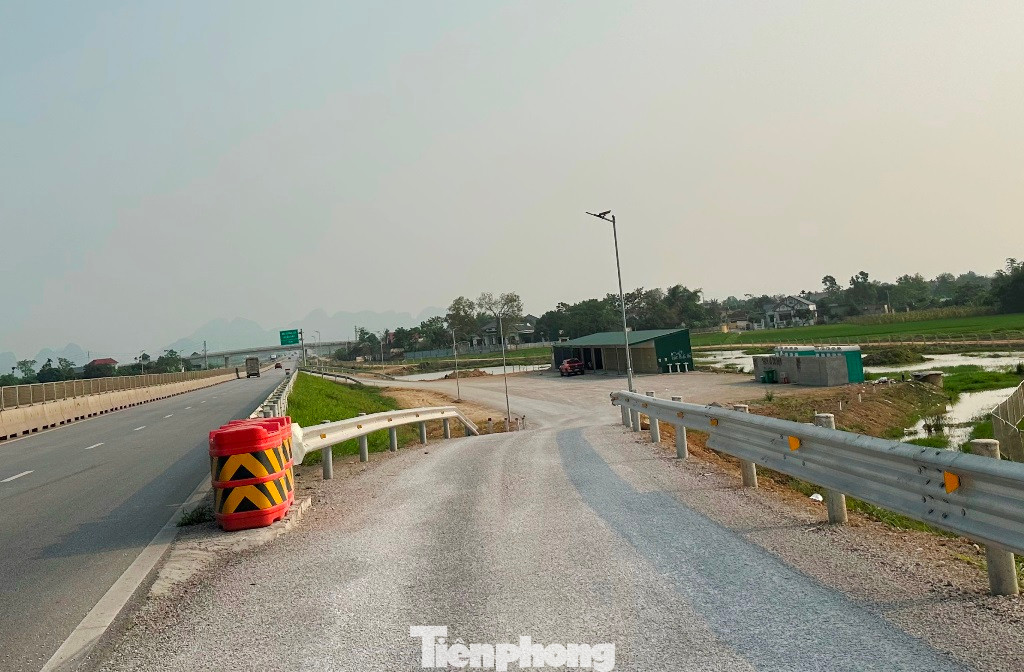 Tổng diện tích để xây dựng mỗi trạm dừng nghỉ là 3 ha. Toàn bộ diện tích này hiện nay đã được UBND tỉnh Thanh Hóa giải phóng xong.