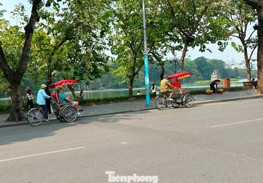 Khu vực Hồ Hoàn Kiếm là một trong các địa điểm được đề xuất lựa chọn thực hiện "Vùng phát thải thấp" bảo vệ môi trường. Khu vực Hồ Hoàn Kiếm là một trong các địa điểm được đề xuất lựa chọn thực hiện "Vùng phát thải thấp" bảo vệ môi trường.