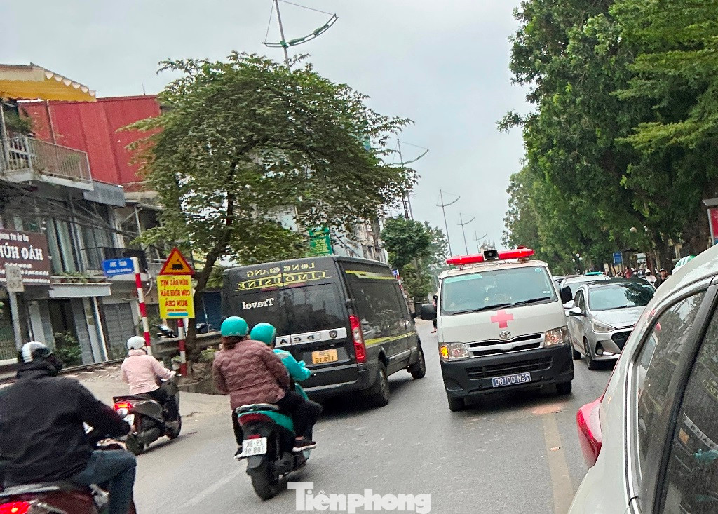 Xe cấp cứu gặp khó khăn khi di chuyển vào thời điểm trên.
