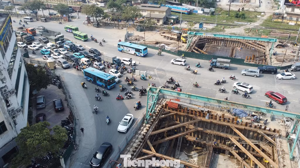 Dự án Vành đai 2,5 đoạn Đầm Hồng - QL1 (Giải Phóng) được đầu tư theo hình thức BT. Tuy để công trình thi công nhanh, hoàn thành sớm, UBND thành phố Hà Nội đã chi ngân sách để đầu tư cho công trình hầm chui, với tổng kinh phí 778 tỷ đồng.