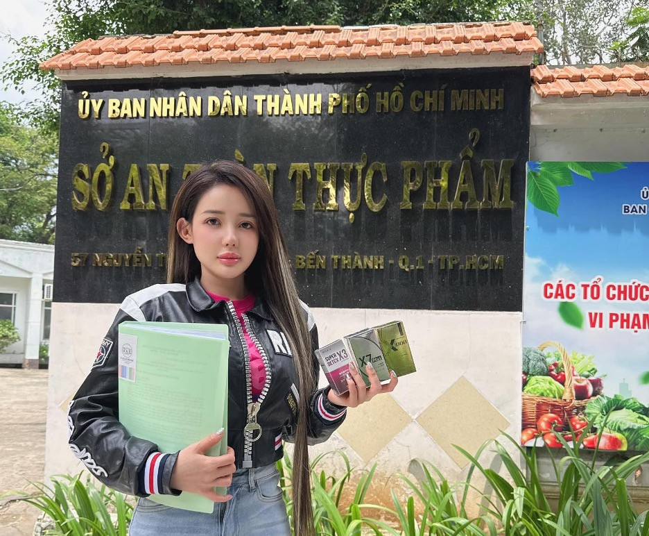 Hình ảnh Ngân 98 đem sản phẩm đến Sở An toàn thực phẩm TP.HCM được nữ DJ đăng tải Hình ảnh Ngân 98 đem sản phẩm đến Sở An toàn thực phẩm TP.HCM được nữ DJ đăng tải