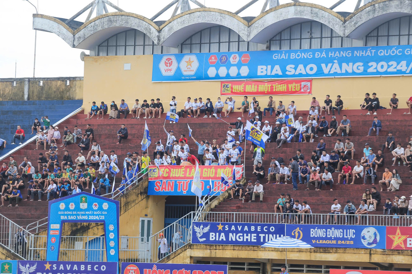 Hội Cổ động viên bóng đá Huế mùa giải 2024-2005 Hội Cổ động viên bóng đá Huế mùa giải 2024-2005