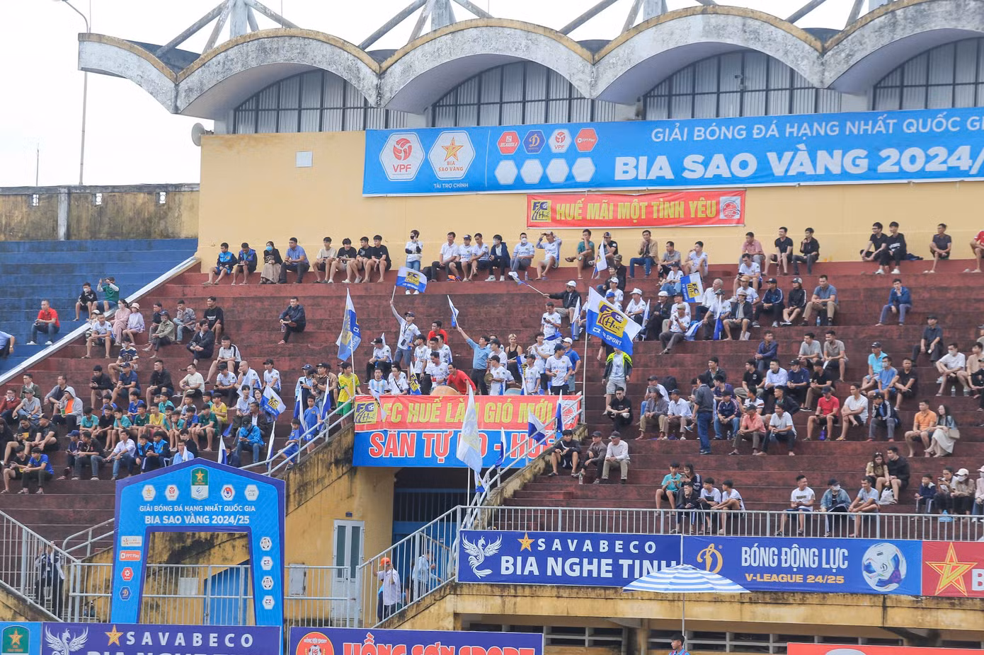 Hội Cổ động viên bóng đá Huế mùa giải 2024-2005