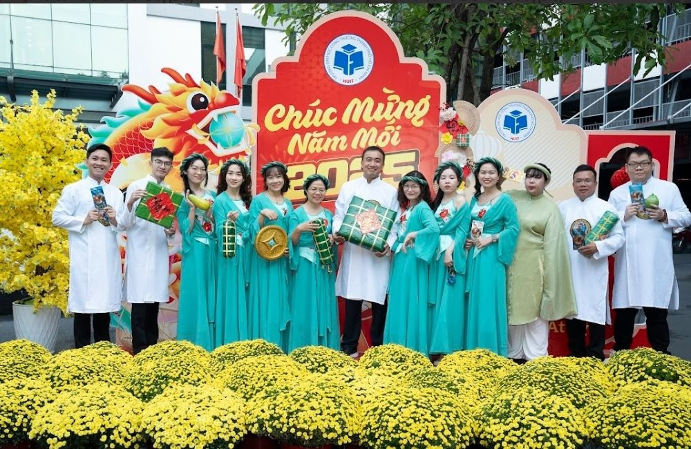 Nhiều trường thưởng tết "khủng" cho cán bộ, giảng viên