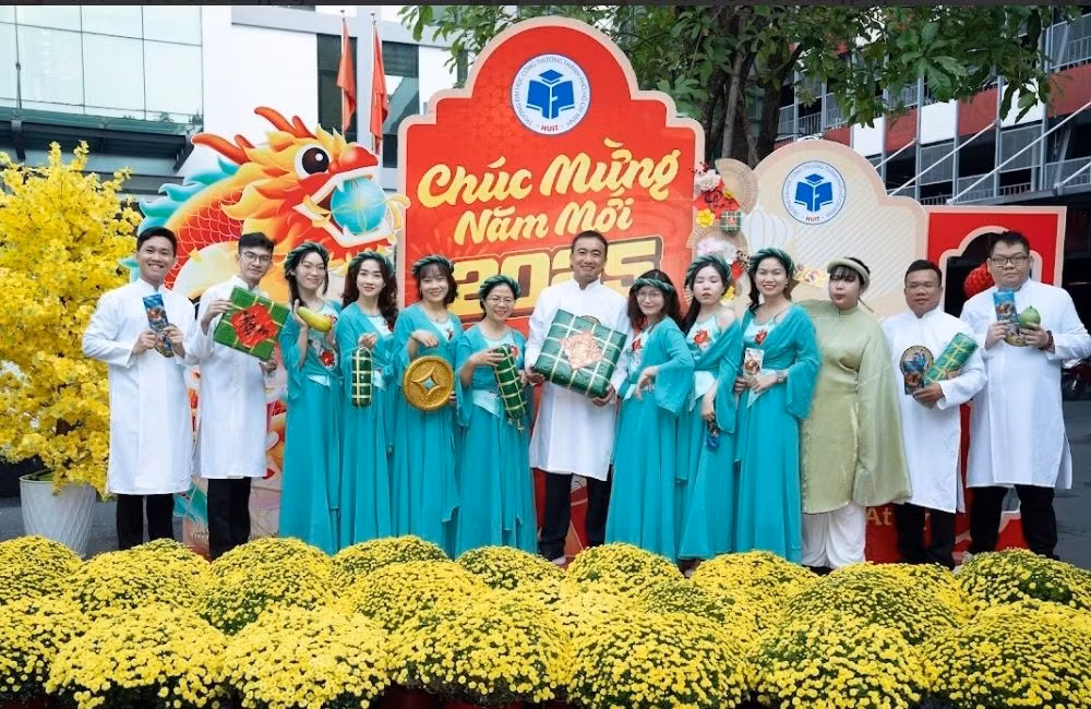 Nhiều trường thưởng tết "khủng" cho cán bộ, giảng viên