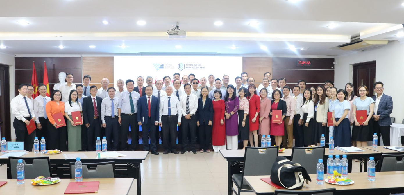 Dàn lãnh đạo của Trường ĐH Khoa học Sức khỏe - ĐHQG TPHCM (ảnh: VNU - HCM) Dàn lãnh đạo của Trường ĐH Khoa học Sức khỏe - ĐHQG TPHCM (ảnh: VNU - HCM)