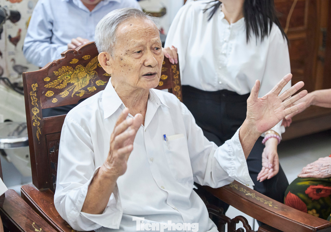 Đại tá Phạm Ngọc Thuần kể về thời tham gia kháng chiến của mình với các đồng đội