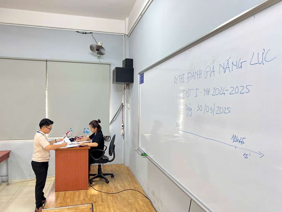 Kỳ thi chính thức bắt đầu