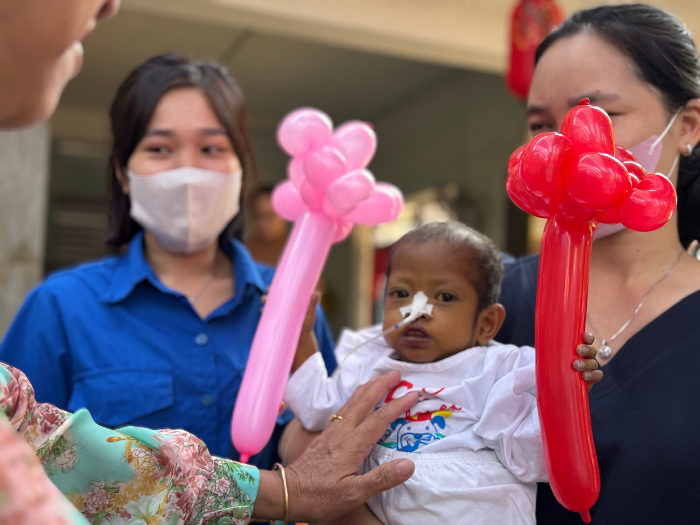 Bà Nguyễn Lý Ngọc Thu - Giám đốc Trung tâm Bảo trợ trẻ em tàn tật, mồ côi Thị Nghè cho hay, Trung tâm hiện đang nuôi dưỡng hơn 450 trẻ, chủ yếu là mồ côi và tàn tật. Hoạt động chăm lo Tết của các đơn vị là nguồn động viên tinh thần và vật chất to lớn đối với Trung tâm lẫn các em. Bà Nguyễn Lý Ngọc Thu - Giám đốc Trung tâm Bảo trợ trẻ em tàn tật, mồ côi Thị Nghè cho hay, Trung tâm hiện đang nuôi dưỡng hơn 450 trẻ, chủ yếu là mồ côi và tàn tật. Hoạt động chăm lo Tết của các đơn vị là nguồn động viên tinh thần và vật chất to lớn đối với Trung tâm lẫn các em.