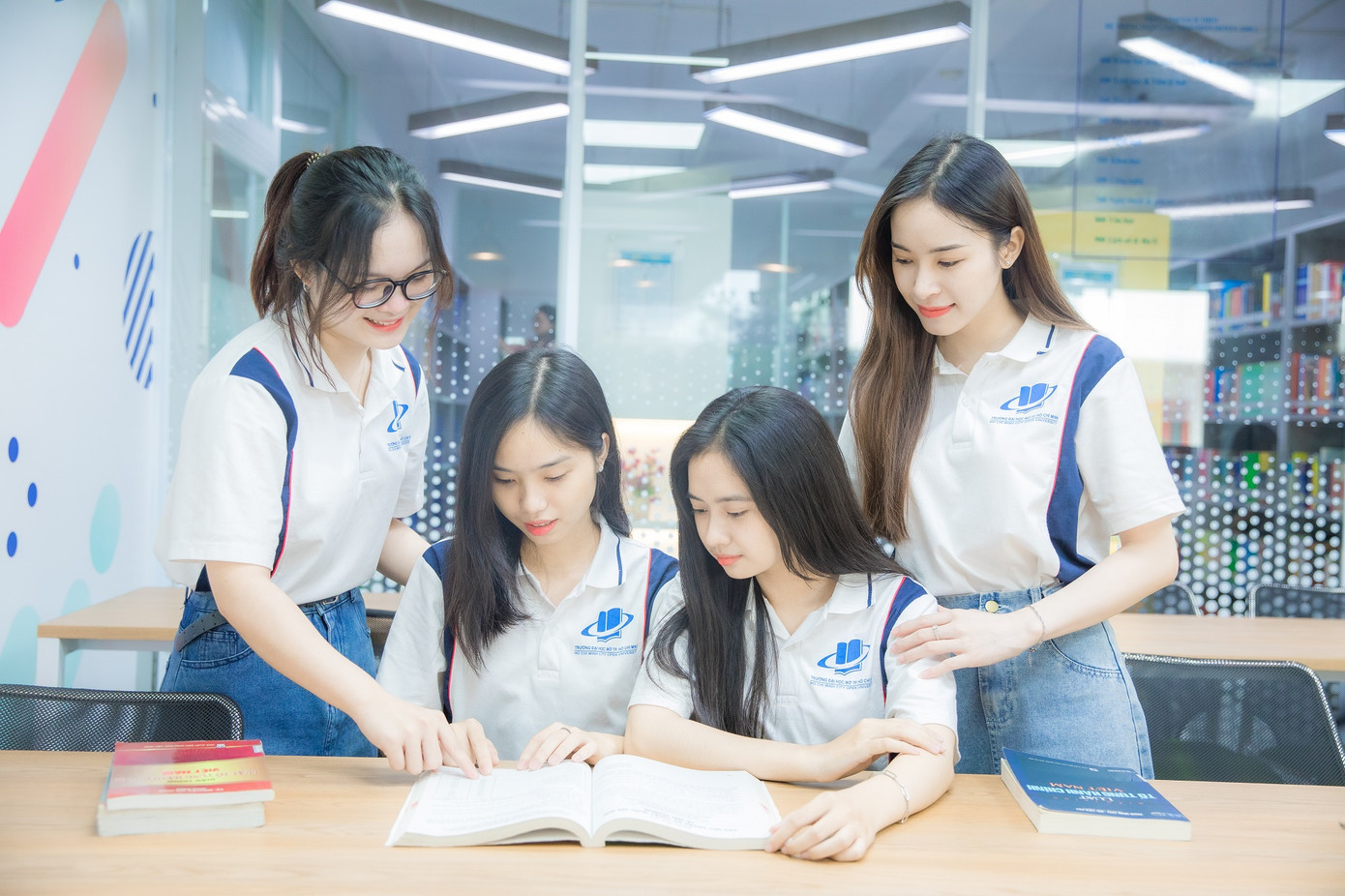 Học phí Trường Đại học Mở TPHCM năm 2025 sẽ tăng nhẹ so với năm trước Học phí Trường Đại học Mở TPHCM năm 2025 sẽ tăng nhẹ so với năm trước