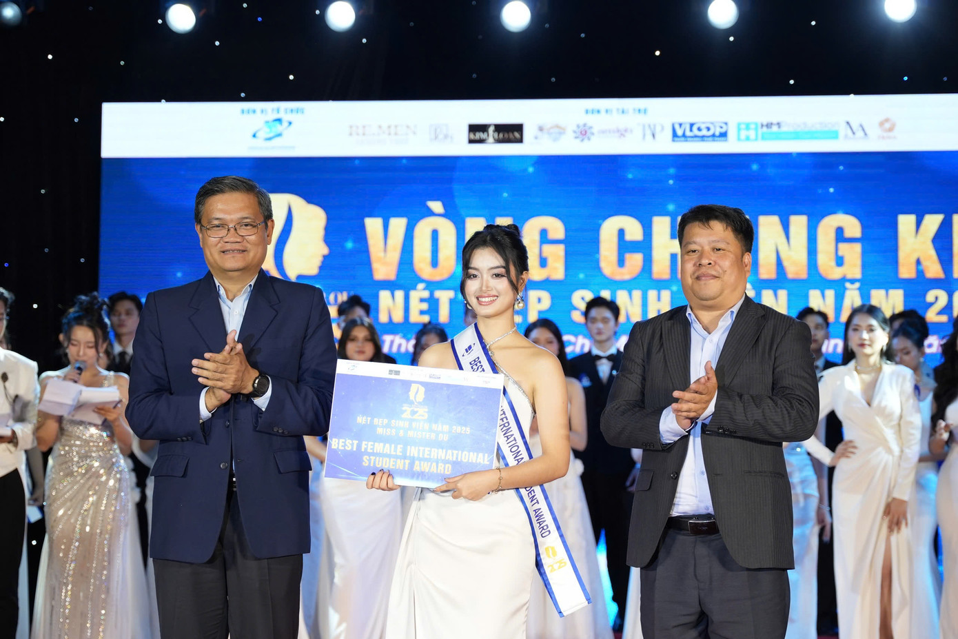 Ing Sukim - Sinh viên Campuchia đạt giải Sinh viên quốc tế ấn tượng nhất Ing Sukim - Sinh viên Campuchia đạt giải Sinh viên quốc tế ấn tượng nhất