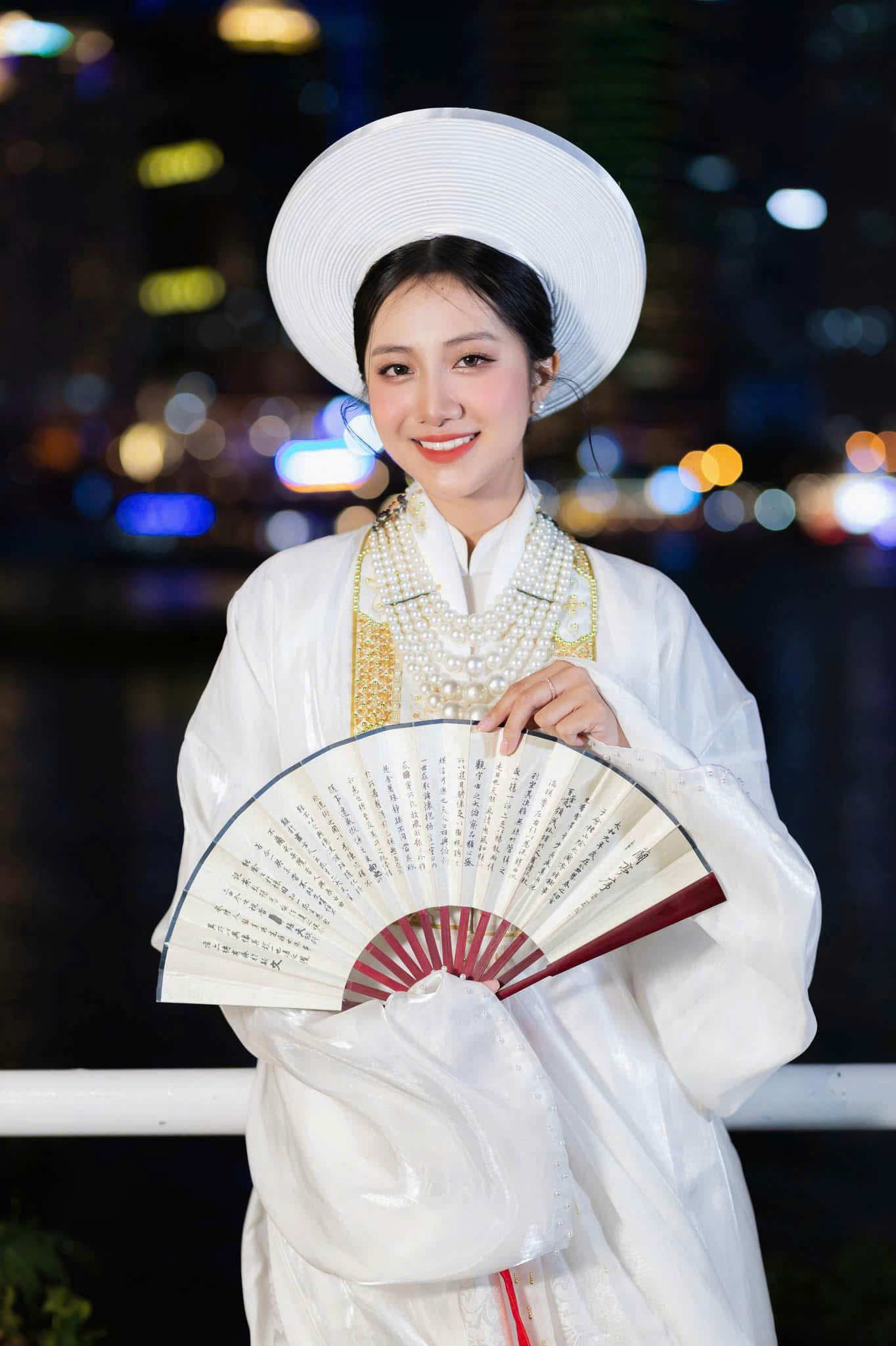 Trúc Linh đẹp dịu dàng trong trang phục áo dài truyền thống. Trúc Linh đẹp dịu dàng trong trang phục áo dài truyền thống.