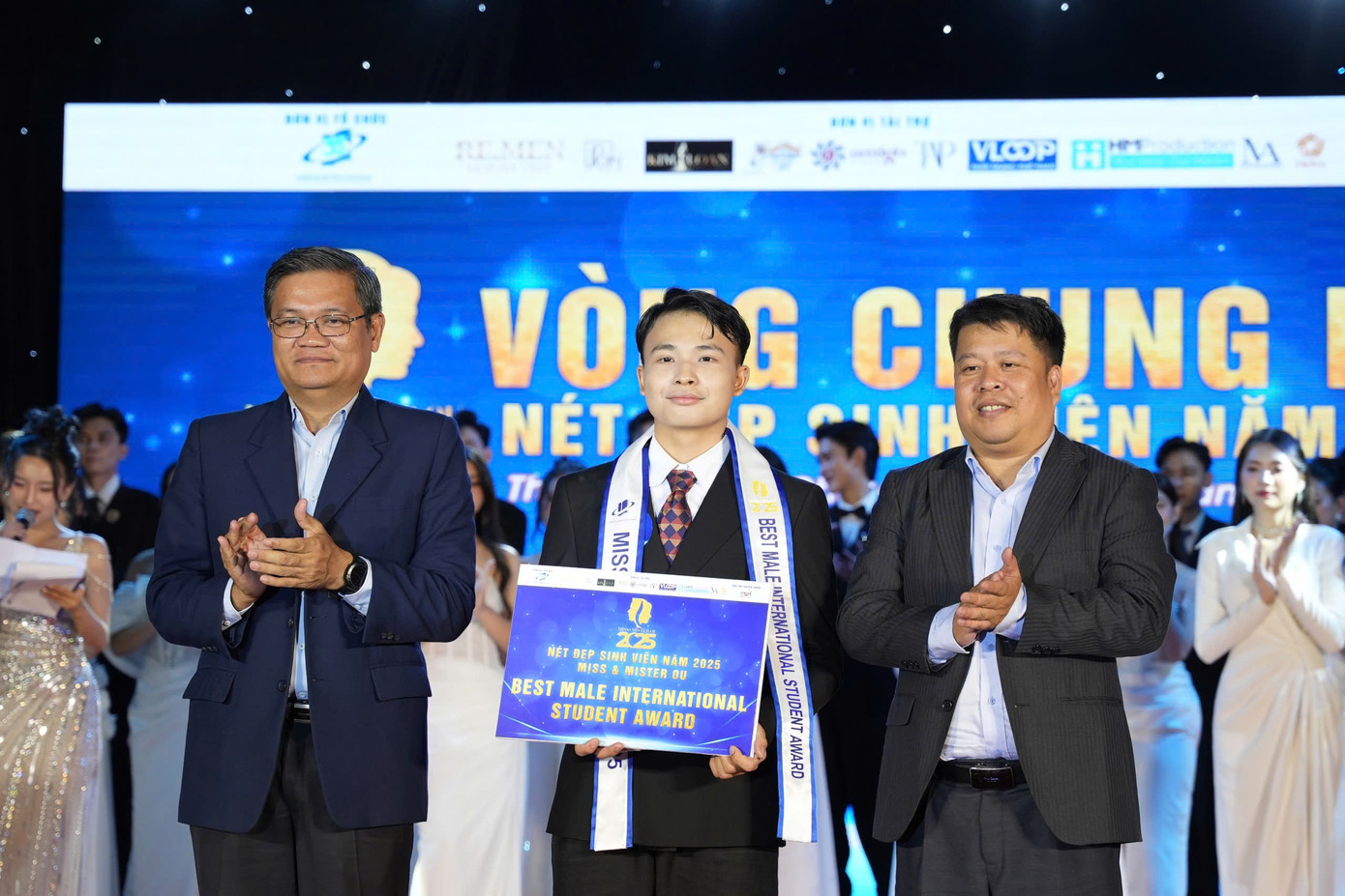 Sadet Salisack - Sinh viên Lào đạt giải Sinh viên quốc tế ấn tượng nhất Sadet Salisack - Sinh viên Lào đạt giải Sinh viên quốc tế ấn tượng nhất