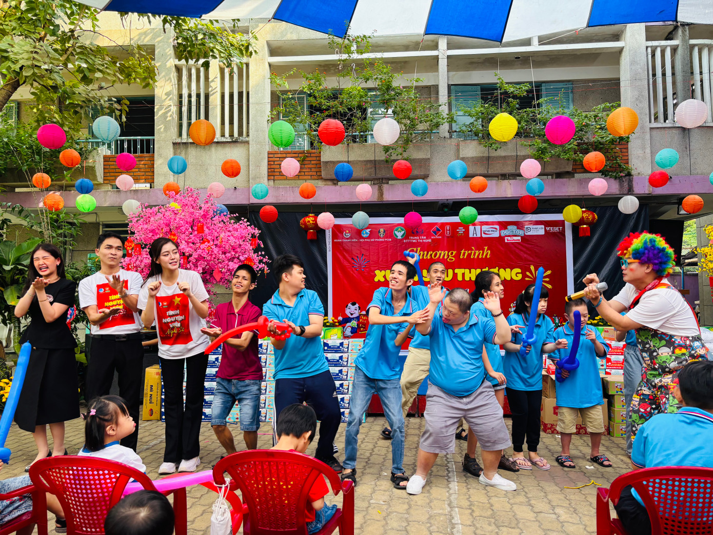 Đây là hoạt động thường niên, thể hiện tinh thần tương thân tương ái và trách nhiệm với cộng đồng của lực lượng thanh niên Phòng Cảnh sát Giao thông - Công an TPHCM và các đơn vị phối hợp. Đây là hoạt động thường niên, thể hiện tinh thần tương thân tương ái và trách nhiệm với cộng đồng của lực lượng thanh niên Phòng Cảnh sát Giao thông - Công an TPHCM và các đơn vị phối hợp.