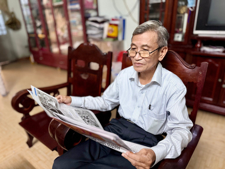 Dù đã nghỉ hưu nhưng thầy vẫn gắn bó với ngành giáo dục qua các trả lời phỏng vấn với phóng viên. Ảnh: T.L Dù đã nghỉ hưu nhưng thầy vẫn gắn bó với ngành giáo dục qua các trả lời phỏng vấn với phóng viên. Ảnh: T.L