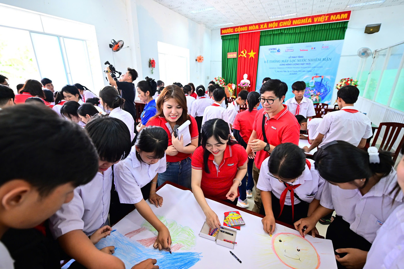 Trong chuỗi chương trình, Keppel Việt Nam cũng tổ chức trò chơi dành cho học sinh Trường THCS Nguyễn Việt Hồng, TP Vị Thanh với mục đích nâng cao nhận thức về biến đổi khí hậu, bảo vệ môi trường... Trong chuỗi chương trình, Keppel Việt Nam cũng tổ chức trò chơi dành cho học sinh Trường THCS Nguyễn Việt Hồng, TP Vị Thanh với mục đích nâng cao nhận thức về biến đổi khí hậu, bảo vệ môi trường...